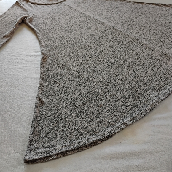 Women's French Atmosphere White & Grey Heathered Flowy Lightweight Knit Sweater - Picture 13 of 14